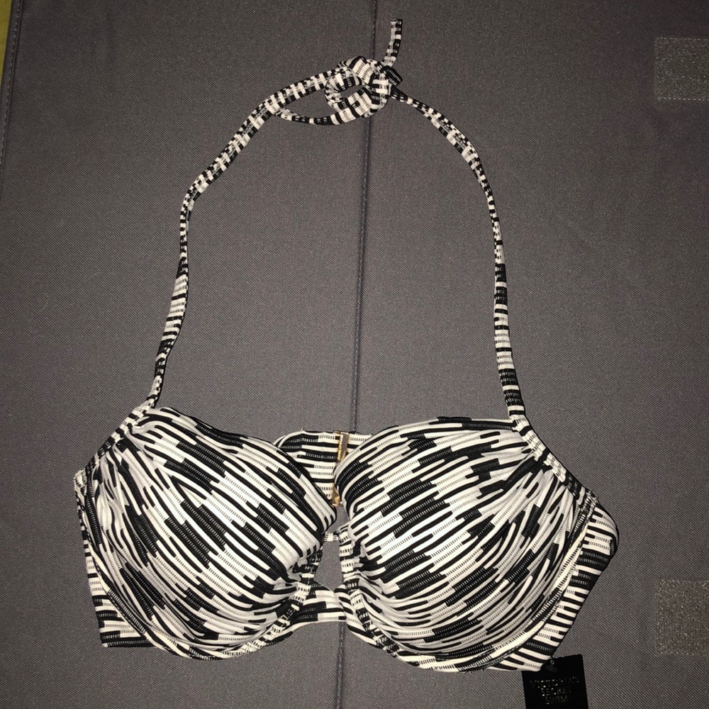 **NWT** Victoria’s Secret Bikini Top size 36D